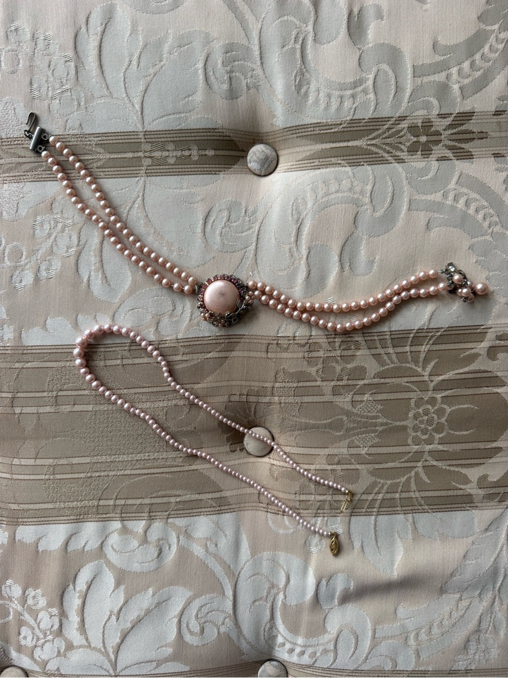 Set of 2 pearl choker necklaces